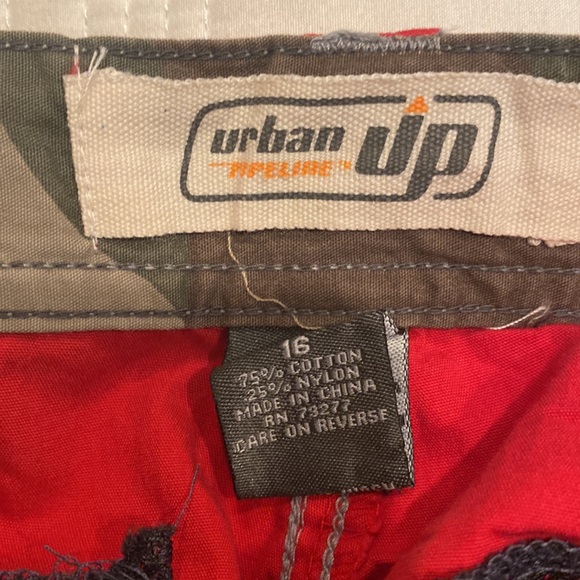 Urban Up Red Board Shorts lots of pockets with inside mesh. Size 16 youth - Picture 3 of 6